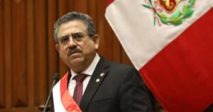 Manuel Merino asume como nuevo presidente de Perú en medio de violentas protestas