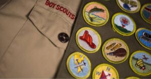 Más de 82 mil ex boy scouts denunciaron a la organización por abusos sexuales