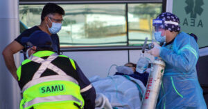 COVID-19 en Chile: pacientes en UCI son menos de 800 desde hace 20 días