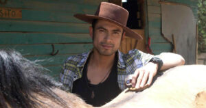 Actor Eduardo Paxeco sufrió robo en su departamento: perdió información de futuros proyectos