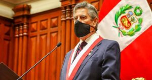 Presidente de Perú anuncia reforma a la policía tras represión a manifestantes