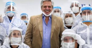 Alberto Fernández en cuarentena preventiva tras participar en cena con contagiado sin medidas de protección