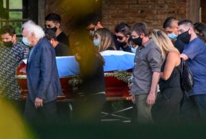 Restos de Diego Maradona descansan en cementerio Bella Vista de Buenos Aires