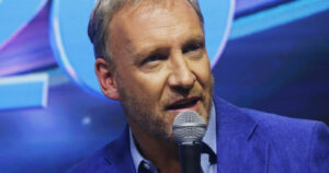 Martín Cárcamo prepara nuevo programa en Canal 13 tras la cancelación de Bailando Por Un Sueño