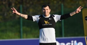 Gary Medel se recuperó y volvió a entrenar con Bologna