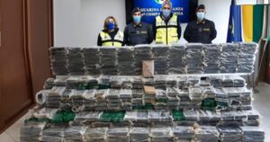 Italia: incautan casi una tonelada de cocaína escondida en mejillones provenientes de Chile