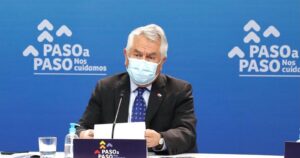 Ministro Paris pidió a gremios de la salud que 