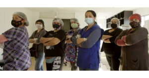 Campaña “Por todas” entrega recursos para ollas comunes lideradas por mujeres además de capacitación en emprendimiento