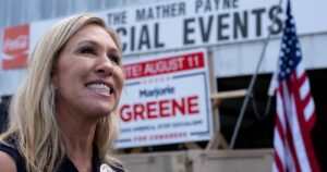 Defensora de la teoría conspirativa QAnon obtiene cargo en el Congreso de Estados Unidos