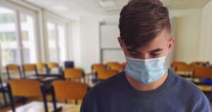 Europa evita el cierre de colegios a pesar de cuarentenas por segunda ola del coronavirus