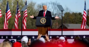 Donald Trump denuncia supuesta aparición de 