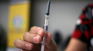 Estados Unidos espera comenzar a vacunar a la población contra el COVID-19 en diciembre