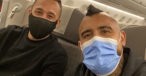 Arturo Vidal llegó a Chile para sumarse a los trabajos de la Roja