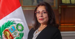 Presidente de Perú designa gabinete liderado por una abogada feminista