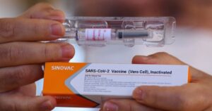 Lo que se sabe de Coronavac, la próxima vacuna que podría llegar a Chile