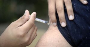 Un 44% de los chilenos está dispuesto a esperar por una vacuna 