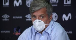 Harold Mayne-Nicholls y la crisis en Colo Colo: 