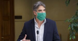 Diputado Gonzalo Fuenzalida recibe duras críticas tras decir que no se vacunará contra el COVID-19