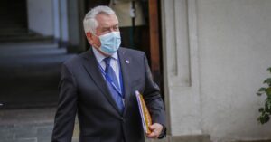 Ministro Paris adelantó que nuevas comunas de la Región Metropolitana retrocederán en el plan Paso a Paso