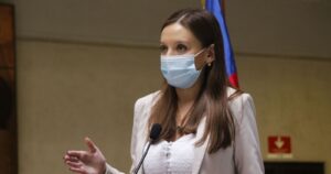 Camila Flores pidió entrega de bono COVID para Carabineros y las Fuerzas Armadas