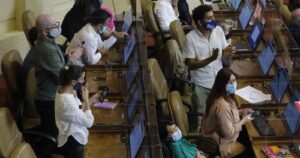 Crisis en el Frente Amplio: partidos abordan unidad con la oposición y el Partido Liberal define su continuidad