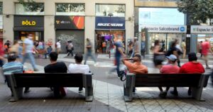 Ocho comunas de la Región Metropolitana retrocedieron en el plan Paso a Paso