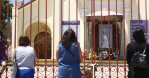Peregrinos llegan a santuario de Lo Vásquez pese a restricciones