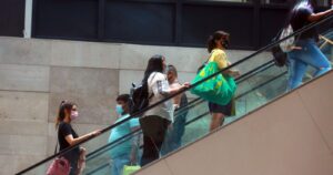 Decretan prohibición de ingreso a dos malls de Concepción