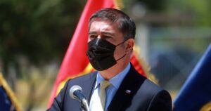 Mario Desbordes renunció al Ministerio de Defensa apuntando a La Moneda