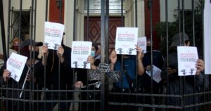 Estudiantes de la ACES se toman sede del Sename y amenazan con boicot a la prueba de transición