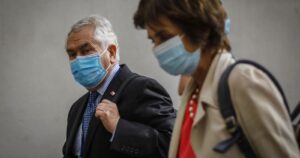 Región Metropolitana permanecerá en fase 2 y se adelantará el toque de queda