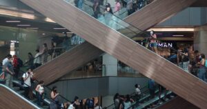 Seremi de Salud abre sumario contra Costanera Center tras aglomeraciones
