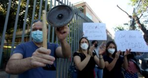 Apoderados de colegio de Ñuñoa denuncian cancelación de matrículas por no pago