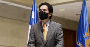 Briones celebra leve baja del desempleo: 