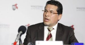 Renuncia ministro del Interior de Perú tras críticas por reforma a la policía