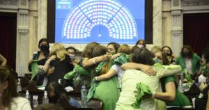 Diputados aprueban legalizar el aborto en Argentina  