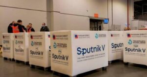 Médicos rusos desconfían de la vacuna Sputnik V y centros de vacunación están vacíos