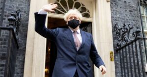 Boris Johnson celebra la aprobación de la vacuna de Pfizer: 