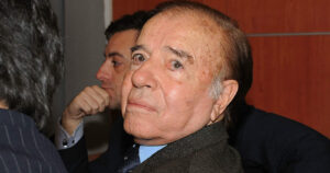 Carlos Menem se encuentra en coma inducido tras sufrir complicaciones