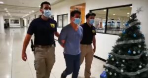 Hombre fue detenido por falso aviso de bomba al interior de un avión en Aeropuerto de Santiago