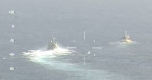 Armada confirma que flota pesquera china navega frente a aguas chilenas