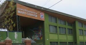 Apoderados denuncian que liceo de Villa Alemana dejaría repetir a más de 300 alumnos