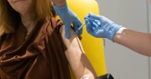 Reino Unido aprobó la vacuna contra el coronavirus de Oxford y AstraZeneca