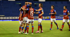 Copa Sudamericana: Universidad Católica vence a Vélez en Argentina y sueña con las semifinales