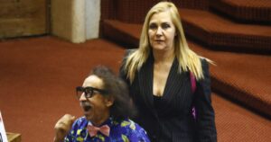 Pamela Jiles pide que Florcita Alarcón renuncie a fuero parlamentario tras denuncia de abuso sexual