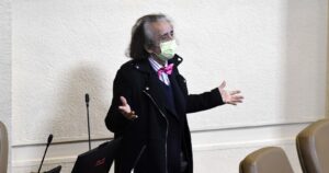 Florcita Alarcón congela militancia en el Partido Humanista tras acusación de abuso sexual