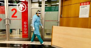 Clínicas advierten que el 25% de los profesionales de la salud están con licencia médica