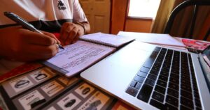 Regreso de actividades en la educación superior mezclará clases online con presencialidad