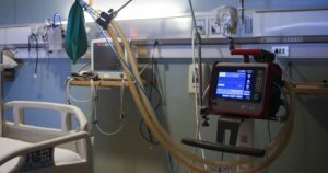 Reino Unido advierte colapso en el sistema sanitario en tres semanas