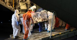 Traslados aéreos de pacientes COVID-19 se acercan a cifras récord durante enero